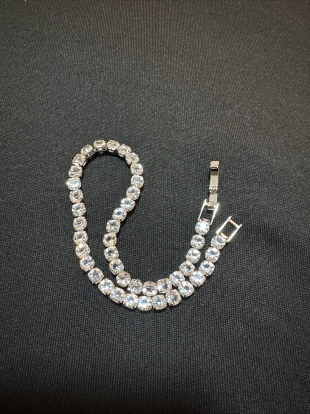 VVS1 shiny Crystal Tennis Bracelet 8.27 inches length - Silver Tone Sparkle
